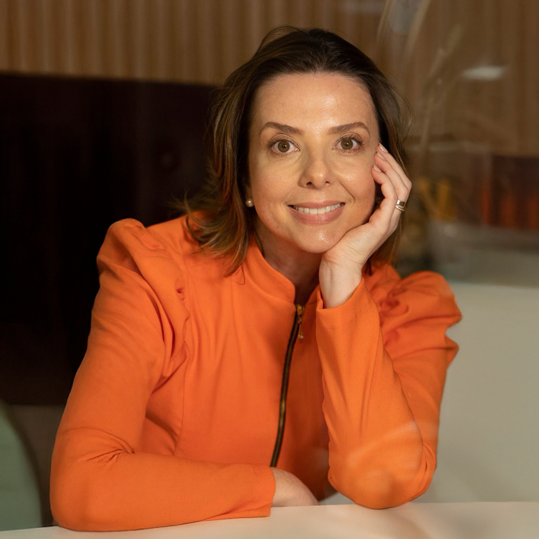 Dra. Patrícia Manozzo - Cirurgiã-Dentista / Especialista em Prótese Dentária e Dentística Restauradora